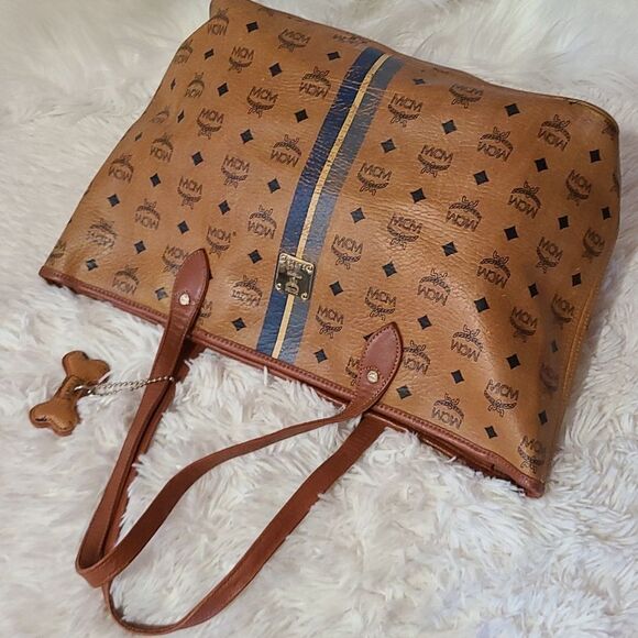 💯 Authentic Cognac MCM Tote Bag 🍀 - Picture 10 of 17
